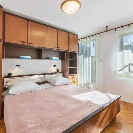 2 Bedroom Lovely Apartment In Pula Exterior photo