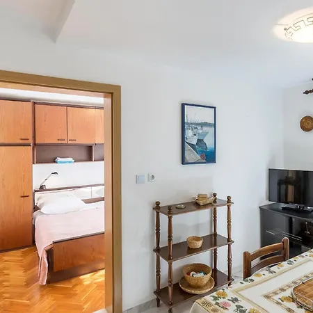 2 Bedroom Lovely Apartment In Pula Exterior photo