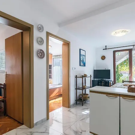 2 Bedroom Lovely Apartment In Pula Exterior photo