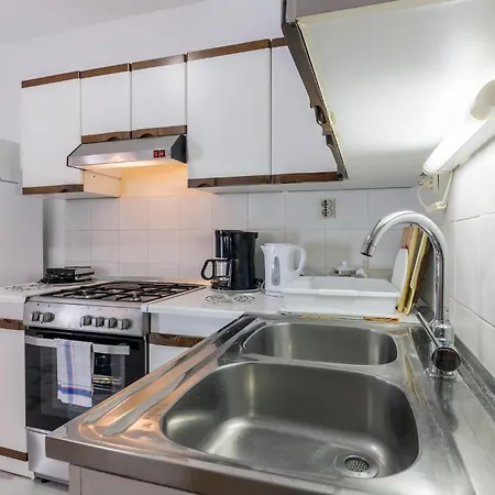 2 Bedroom Lovely Apartment In Pula Exterior photo