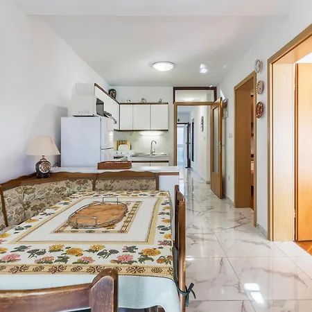 2 Bedroom Lovely Apartment In Pula Exterior photo