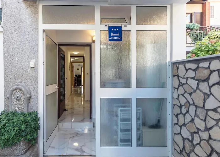 2 Bedroom Lovely Apartment In Pula