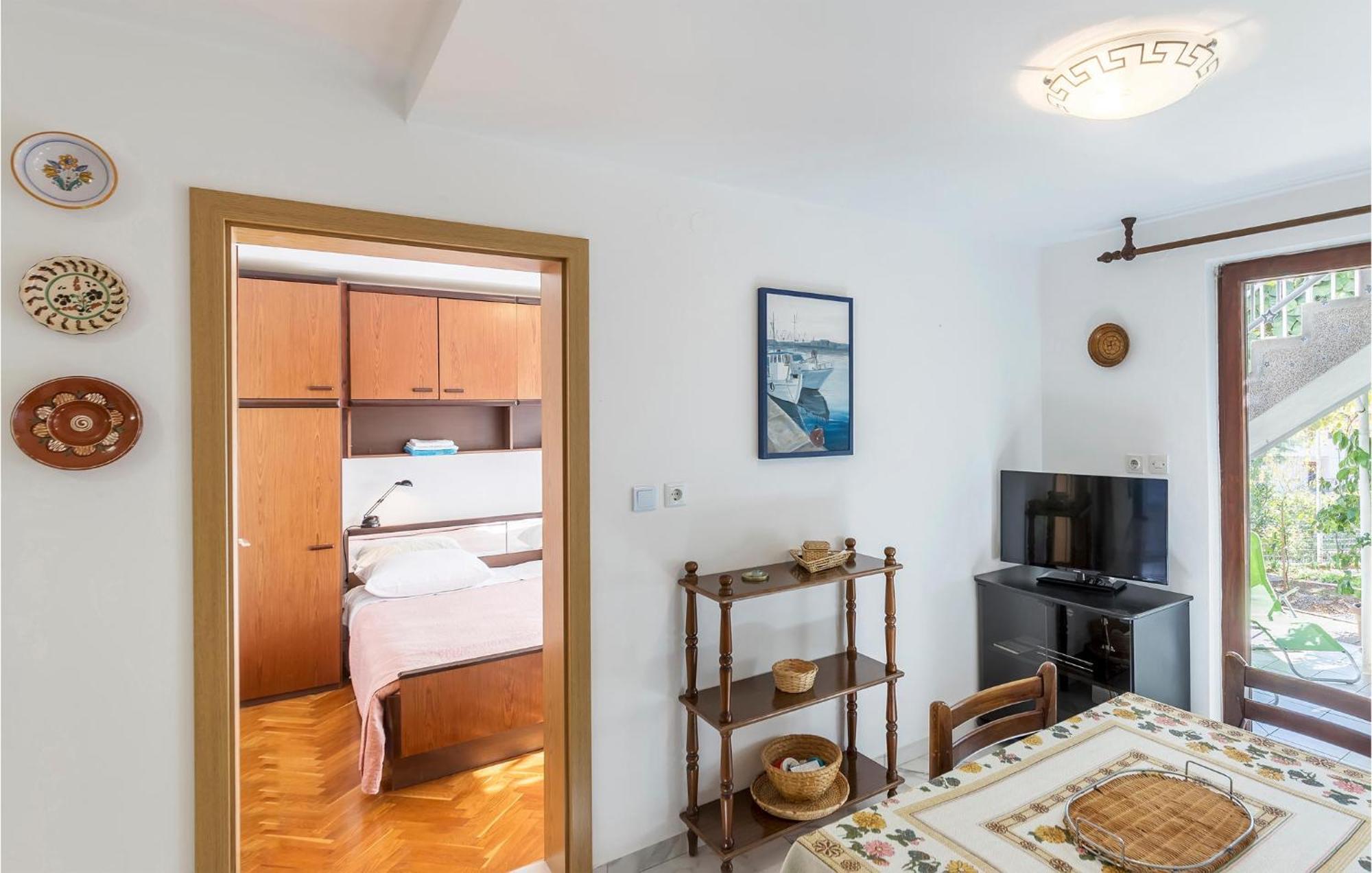 2 Bedroom Lovely In Apartment
