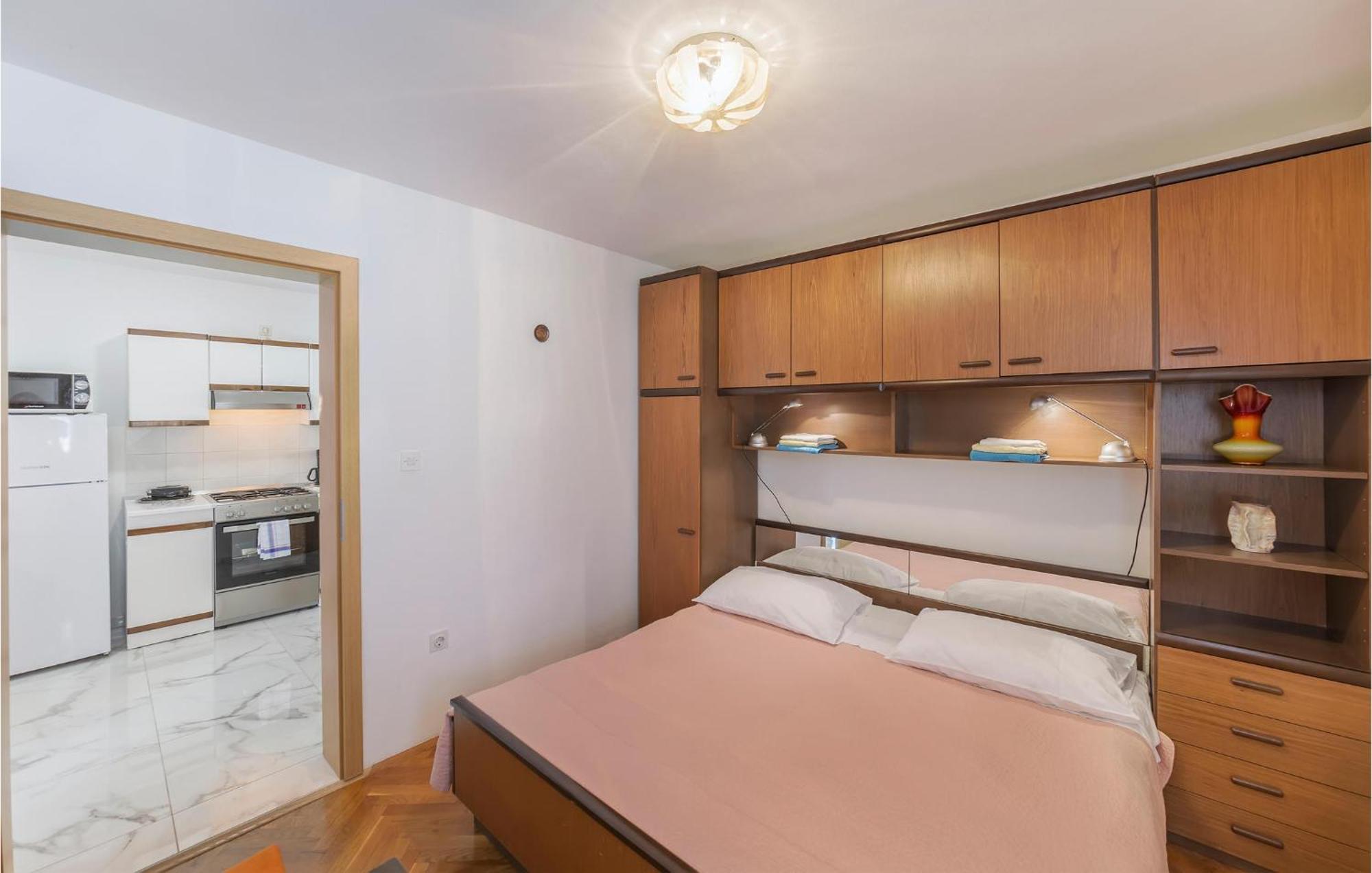 Apartment 2 Bedroom Lovely In *