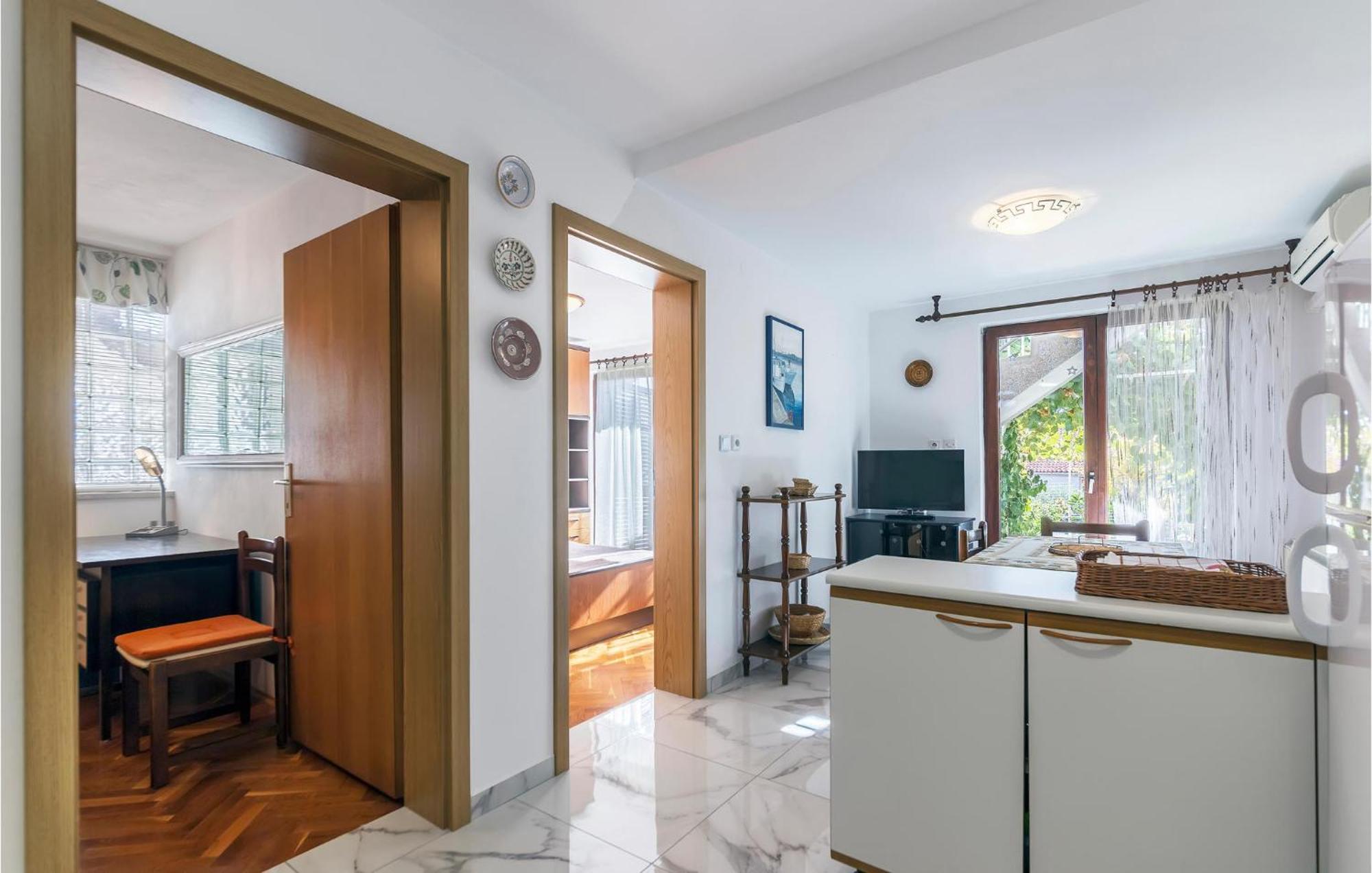 2 Bedroom Lovely In Apartment *