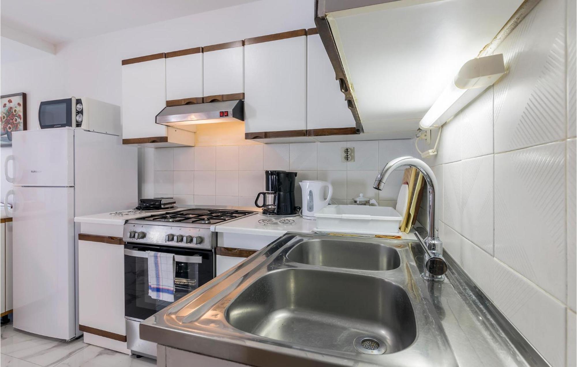Apartment 2 Bedroom Lovely In