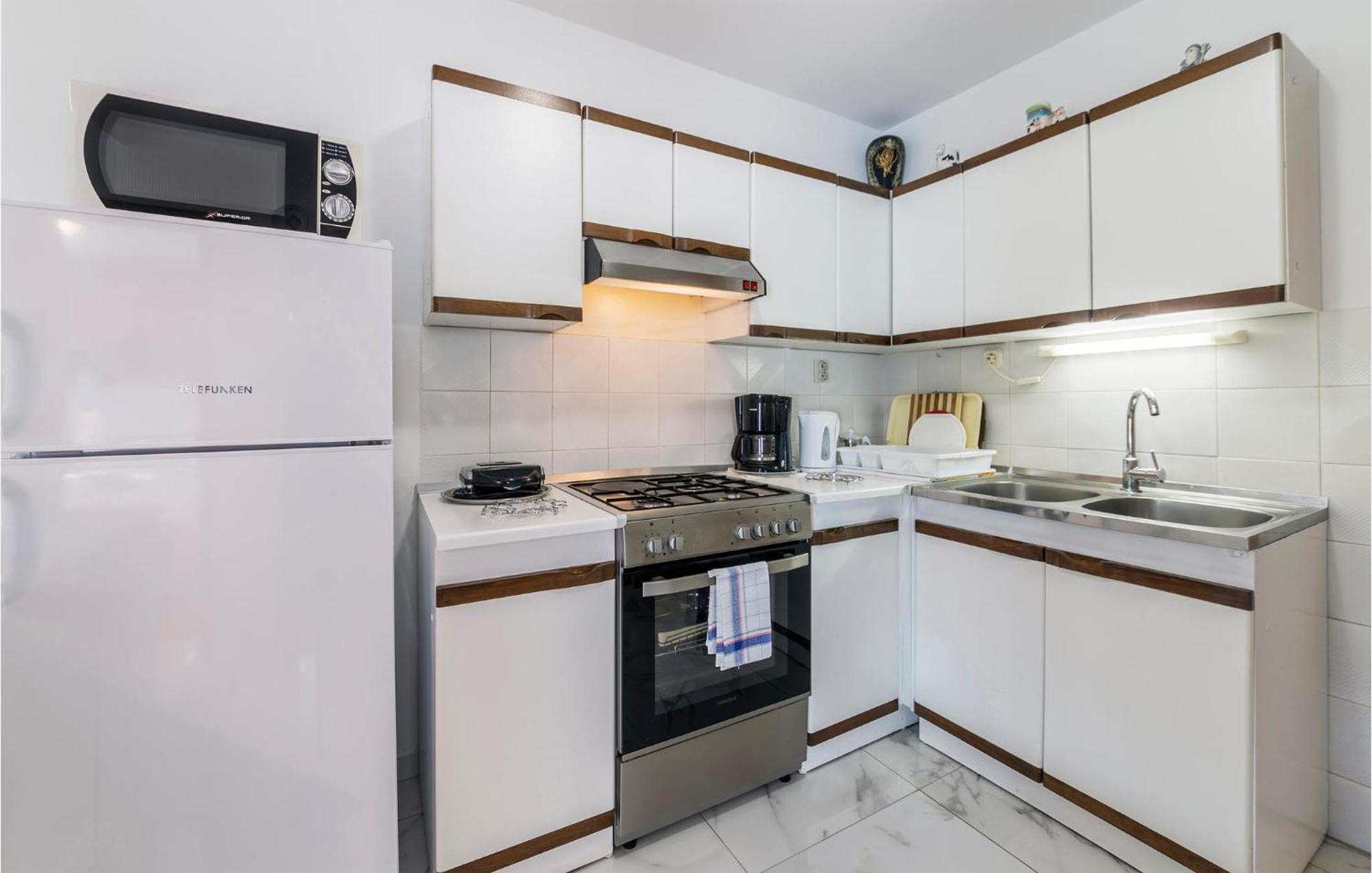 Apartment 2 Bedroom Lovely In Pula