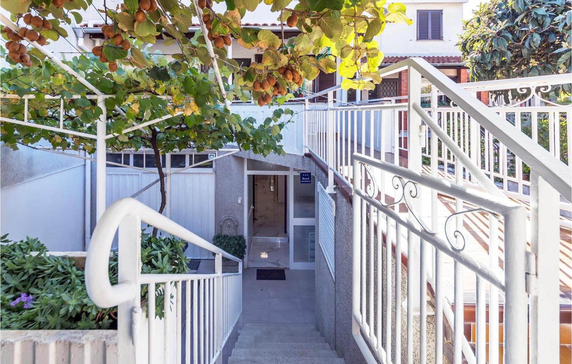 2 Bedroom Lovely In Apartment