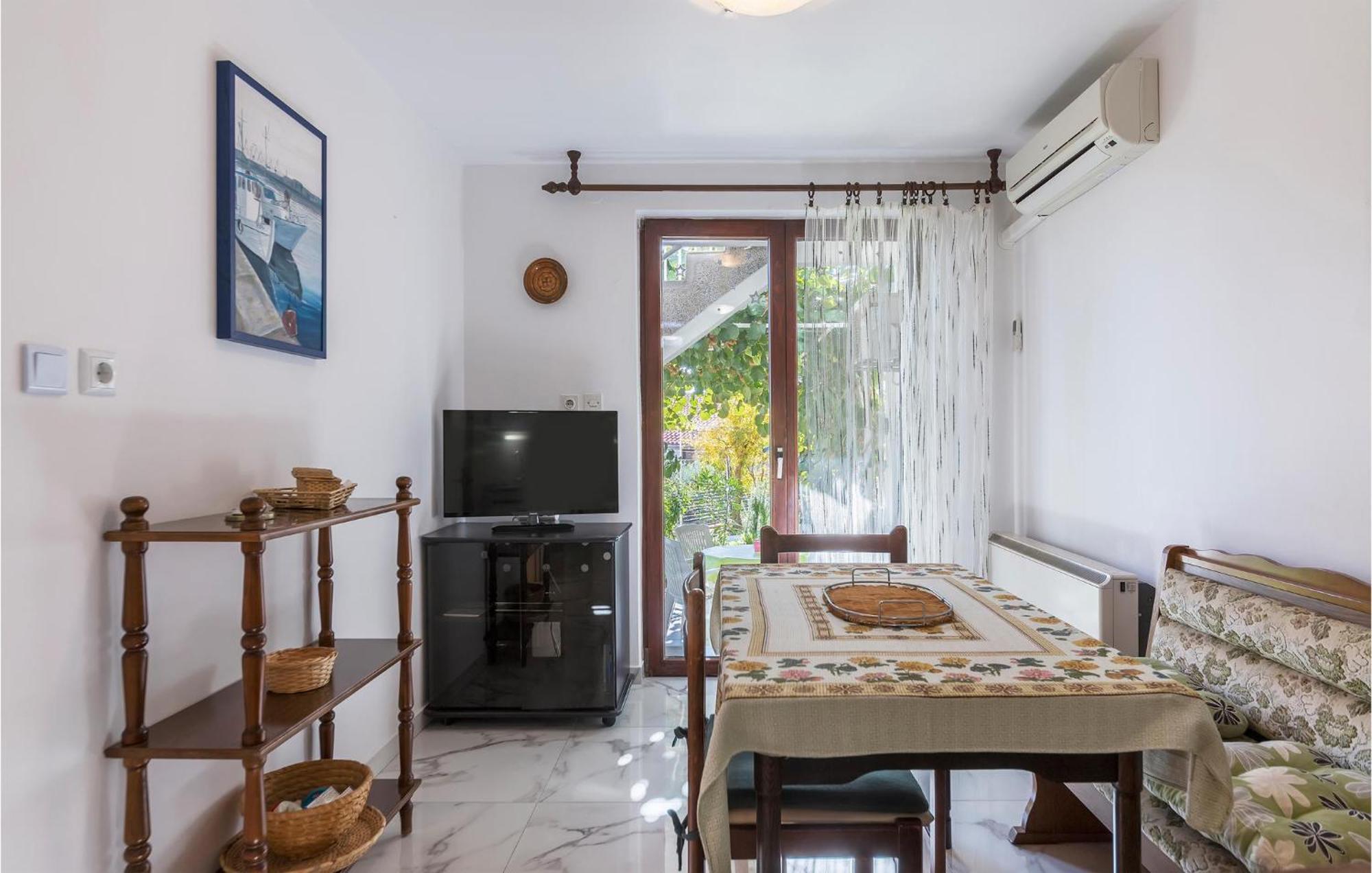2 Bedroom Lovely In *