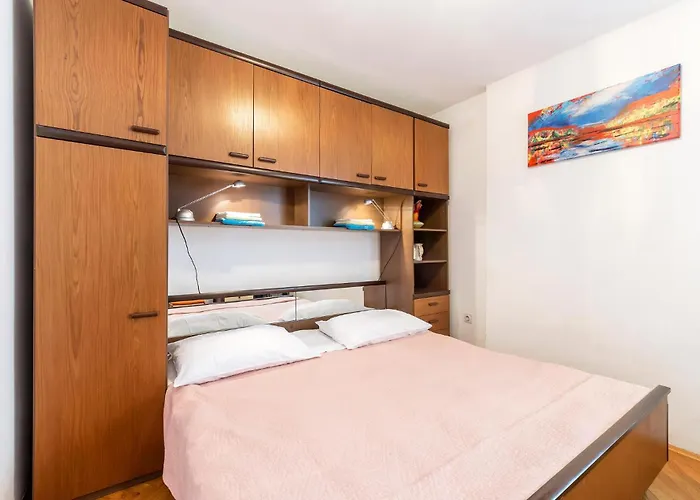 2 Bedroom Lovely Apartment In Pula
