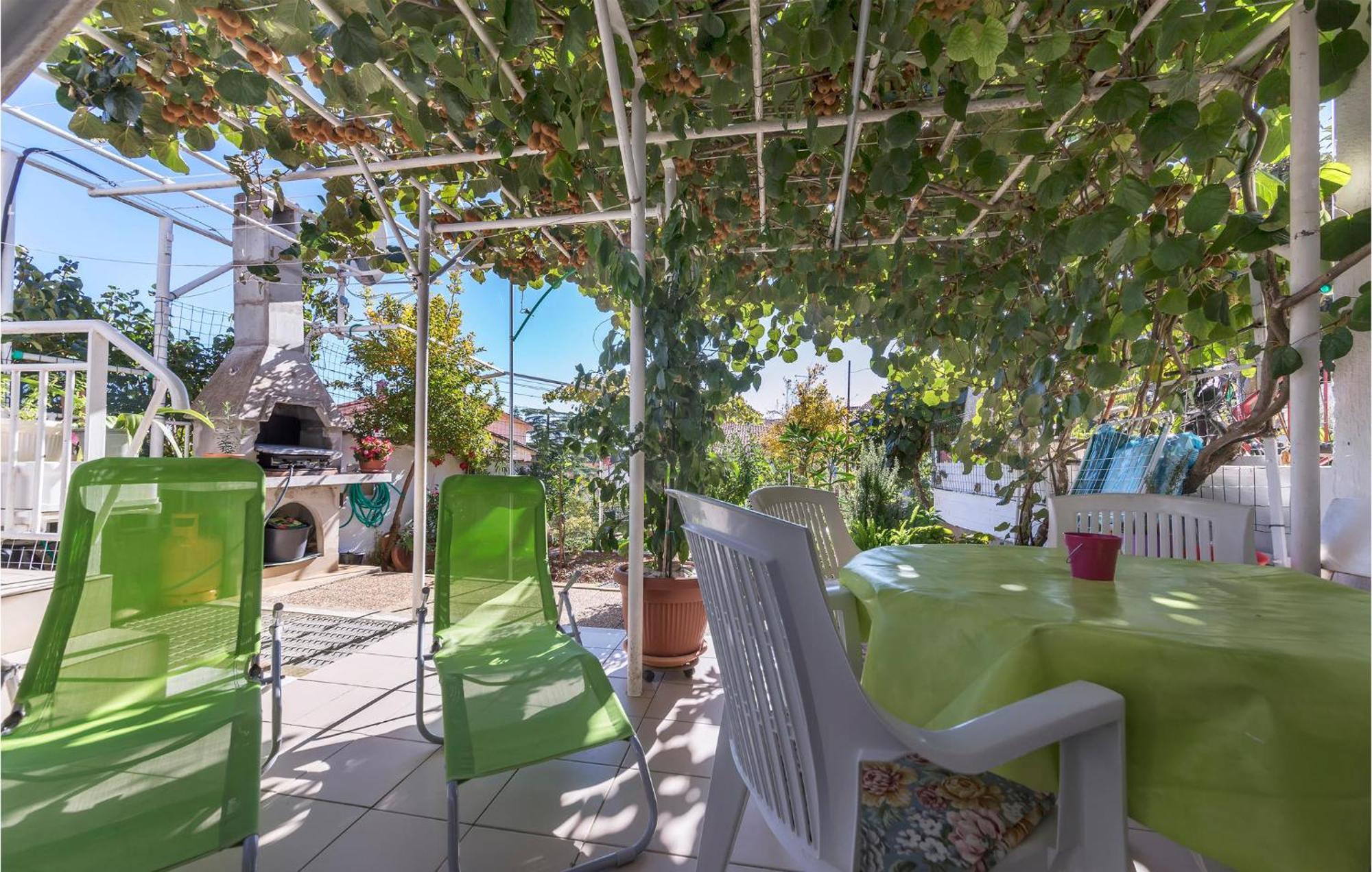 2 Bedroom Lovely In Lägenhet